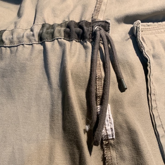 ABERCROMBIE & FITCH camo print jacket in EUC - Picture 6 of 8